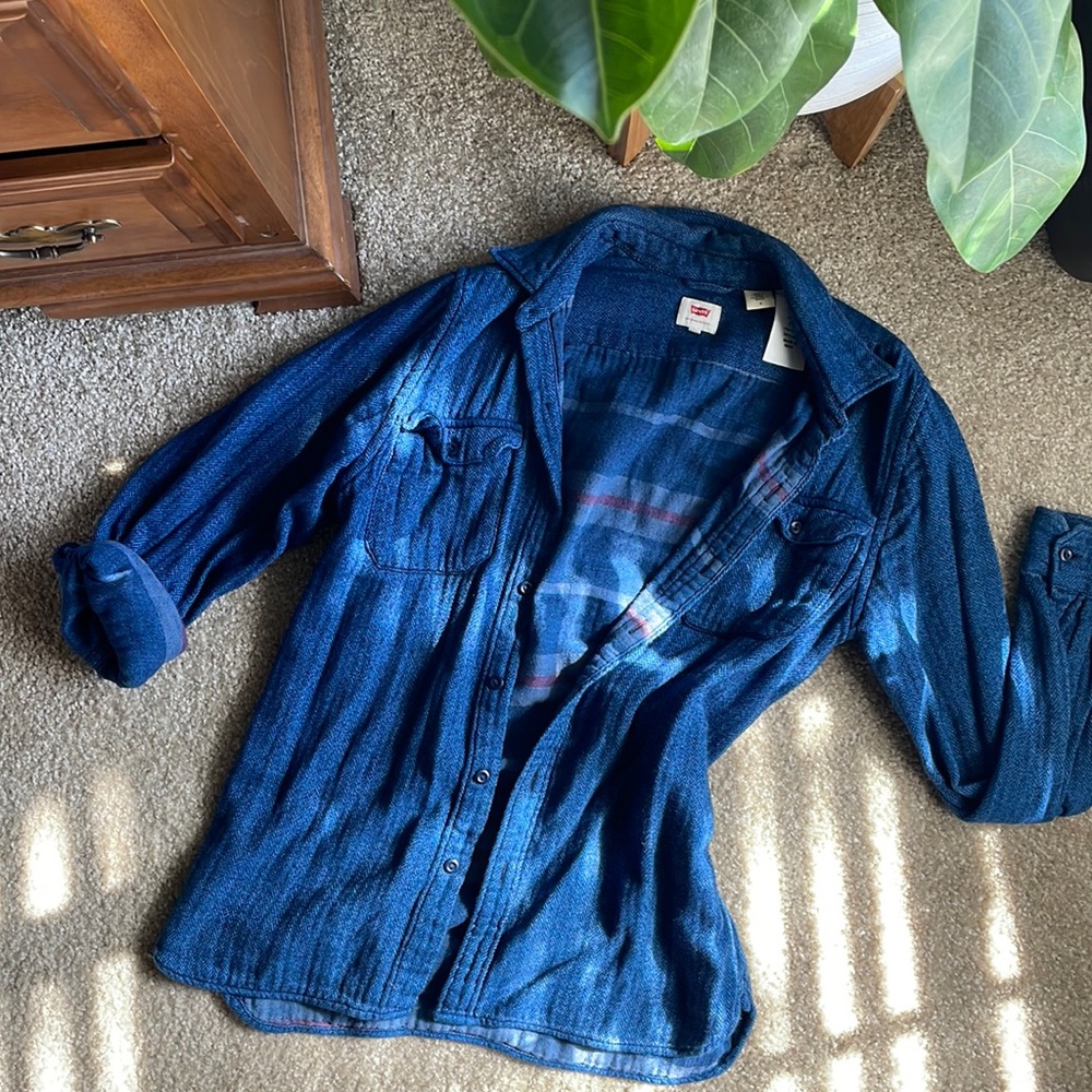 SOLD Thick knit Levi’s flannel